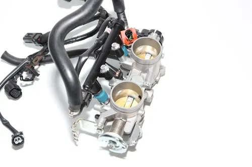 22-25 Yamaha Yzf R7 Main Fuel Injectors Throttle Bodies w/Harness OEM