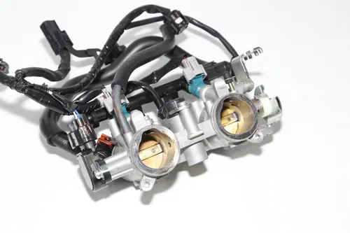 22-25 Yamaha Yzf R7 Main Fuel Injectors Throttle Bodies w/Harness OEM