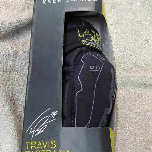 EVS TP199 Knee & Shin Guards- Size: Youth
