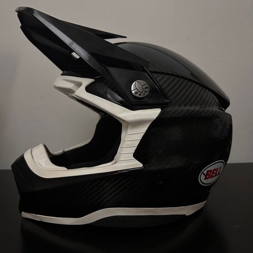 Bell Moto 10 Spherical Carbon White Trim