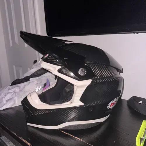 Bell Moto 10 Spherical Carbon White Trim