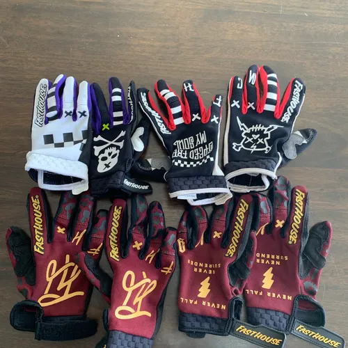 LOT -Fasthouse Gloves ( Various Sizes) 