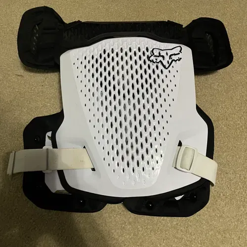 Youth R3 Chest Guard