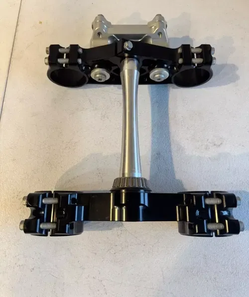 New KTM OEM triple clamps tree bar mounts 23-25 125 250 350 450 sxf sx tc mc fc