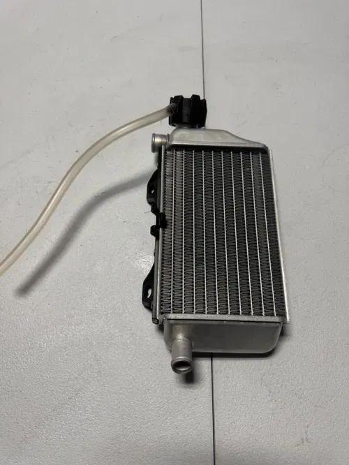 NEW 2025 KTM 85sx oem right radiator 25 mc 85 ktm tc mc sx 47235008000