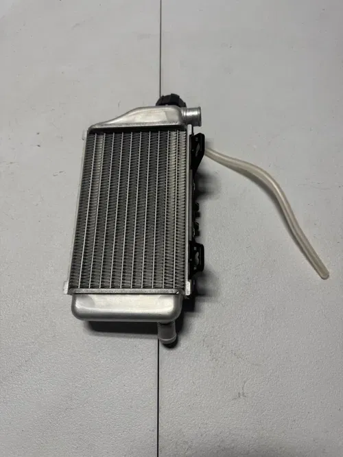 NEW 2025 KTM 85sx oem right radiator 25 mc 85 ktm tc mc sx 47235008000