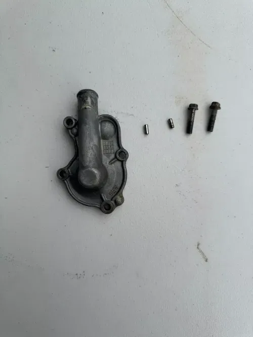 yz250  water pump cover oem  99-23 yz 250 16-23 250x 5MW-12422-00-00