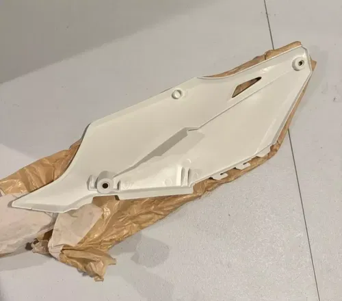 Brand new OEM right side number plate plastic white 19-23 kx 450 450x 250 250x