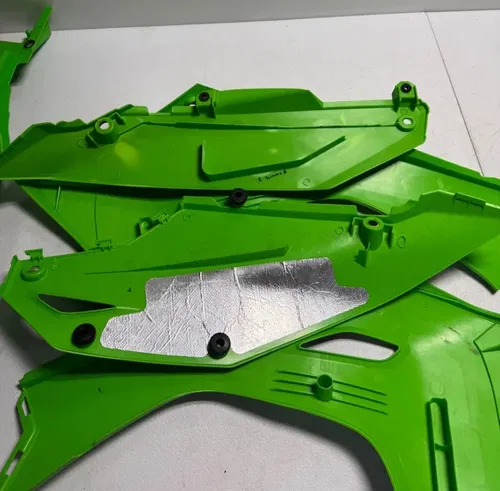 Kawasaki plastic shrouds fenders plates 24-26 kx 450 450x 250 250x sr 1