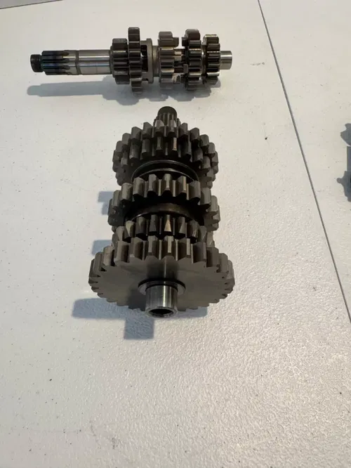 Kawasaki OEM transmission gears input output gear trans 21-24  kx 250 250x 2