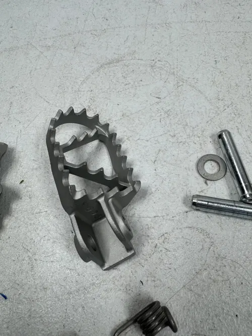 2023 Mc-e3 oem footpegs footrest foot pegs sx ee5 mc e5 50 tc e3 ee3 47103040033