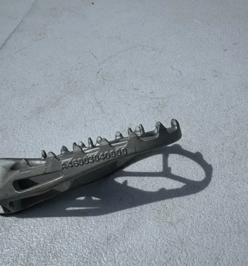 KTM OEM left foot grid peg footpeg 23-25 ktm 125-500 sxf sx xcf A46003040000
