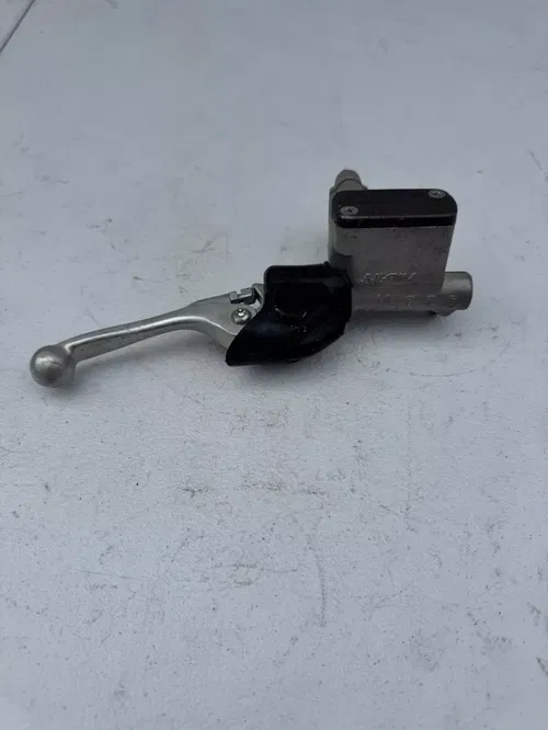 Kawasaki OEM front brake master cylinder 19-25 kx 250x 250 450 450x 43015-0695 2