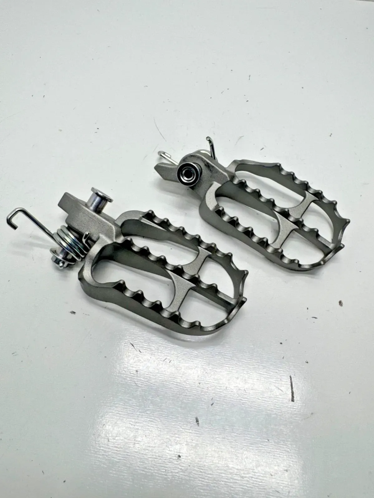 New 2026 yz250f oem footpegs foot pegs springs 23-26 yz 250f 450f 250rx 450fx