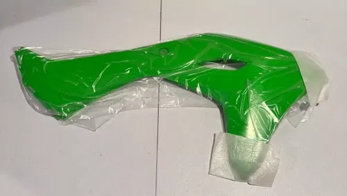 Brand new OEM right radiator shroud plastic green 24-25 kx 450 450x 250 250x sr
