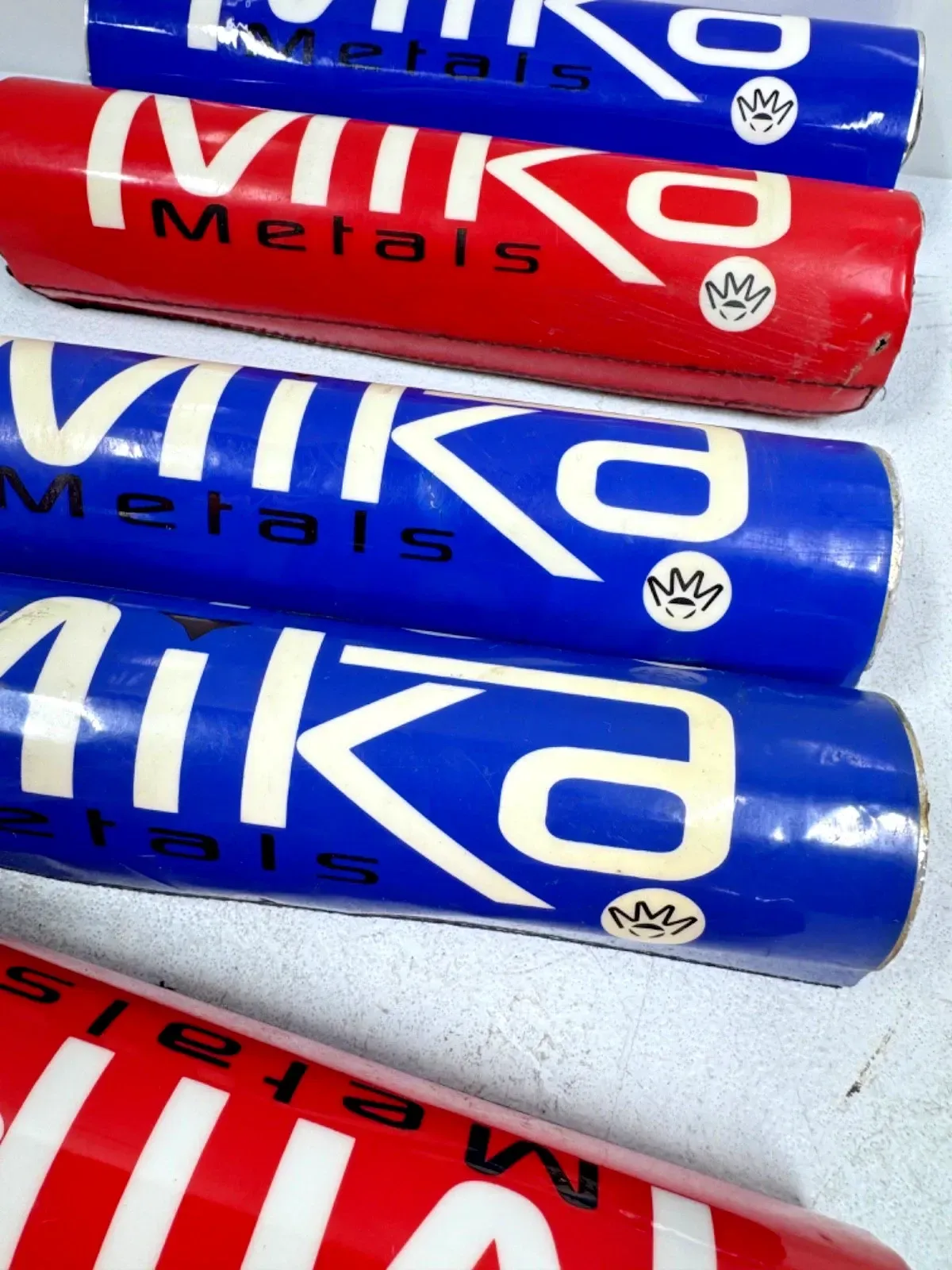 Mika Metals Cross Bar Pad Handlebar red blue black