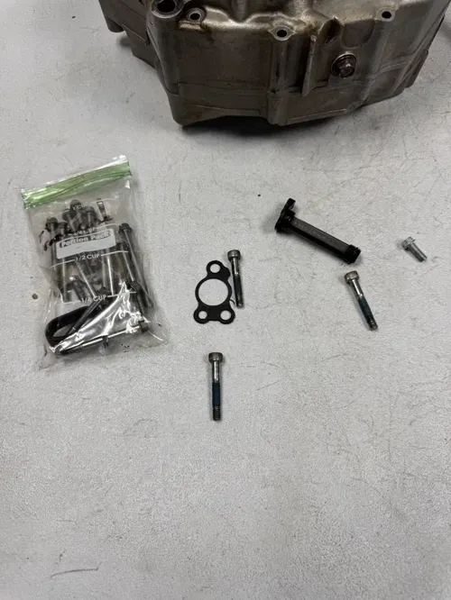 21-24 kx 250 250x Kawasaki OEM crank case set bottom end cases 14001-0733