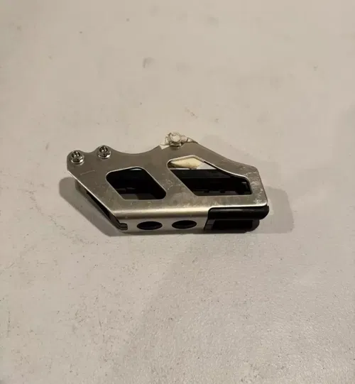 New OEM chain guide guard 19-25 kx 250x 250 450 450x 12053-0125 13272-2485