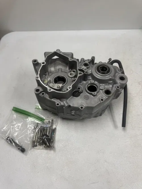 21-24 kx 250 250x Kawasaki OEM crank case set bottom end cases 14001-0733
