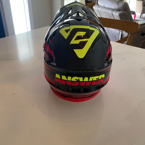Youth Answer Helmets - Size M