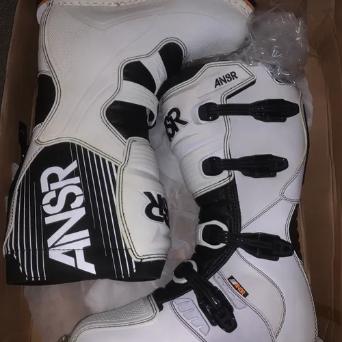 Answer Boots - Size 13