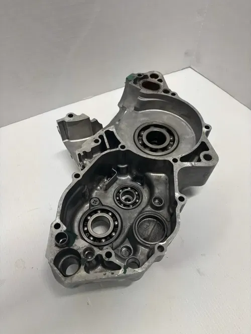 2004-2007 04 Honda CR250 CR250R Left Engine Crankcase Half Needs Repair