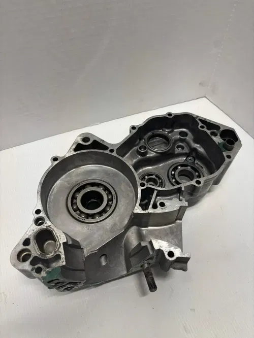 2004-2007 04 Honda CR250 CR250R Left Engine Crankcase Half Needs Repair