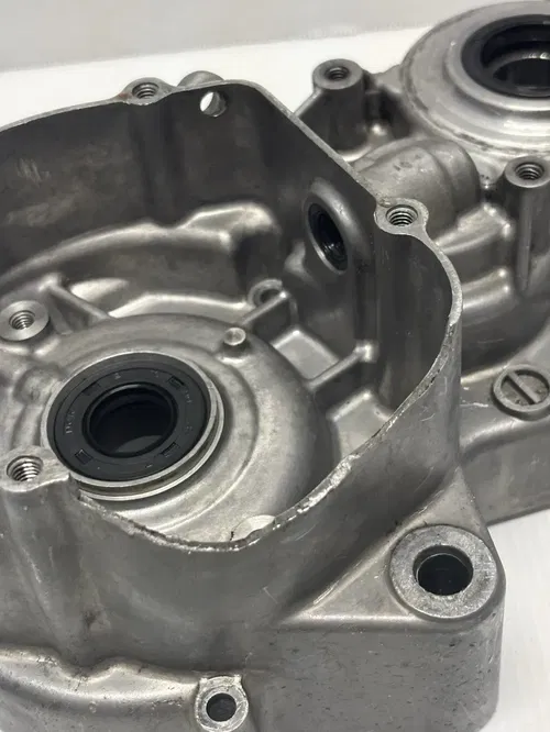2004-2007 04 Honda CR250 CR250R Left Engine Crankcase Half Needs Repair