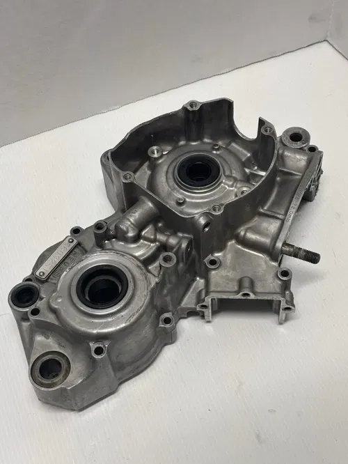 2004-2007 04 Honda CR250 CR250R Left Engine Crankcase Half Needs Repair