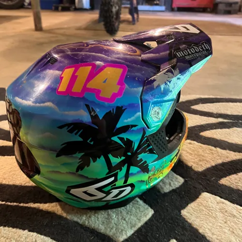 6D Helmets - Size L
