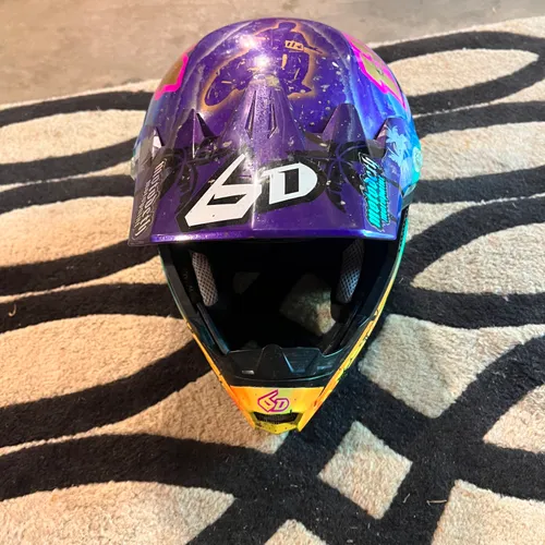 6D Helmets - Size L