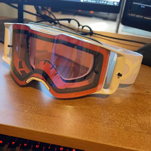NEW Oakley Front Line Goggles 