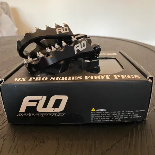 Flo Motorsports - Footpegs