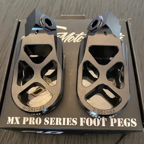 Flo Motorsports - Footpegs