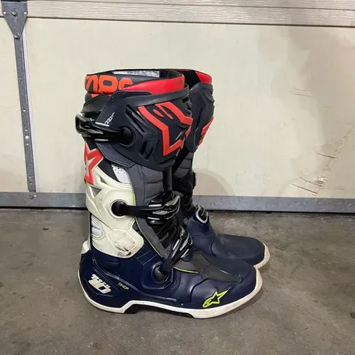 Alpinestars Tech 10 
Size 10