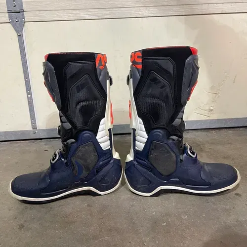 Alpinestars Tech 10 
Size 10