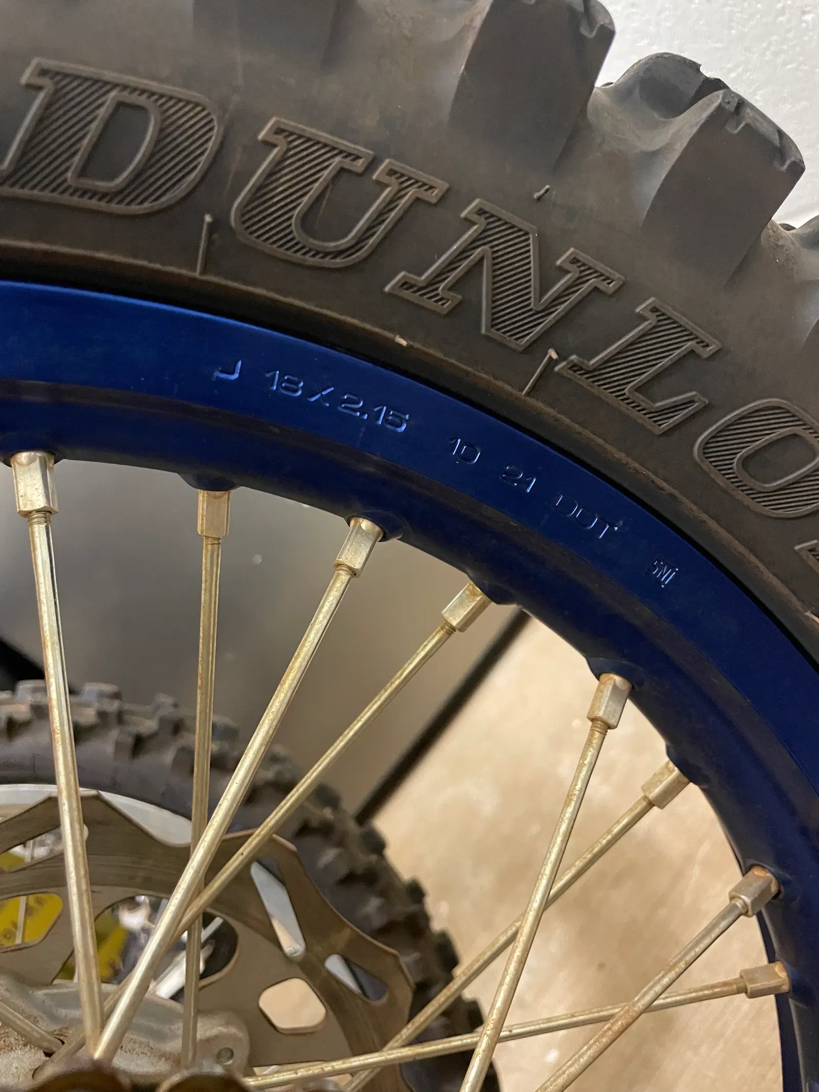 SHIMANO BB-UN300 Bottom Bracket - English, 68 x 110mm