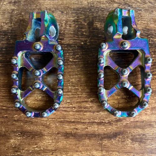 Flo Motorsports MX Pro Series Footpegs