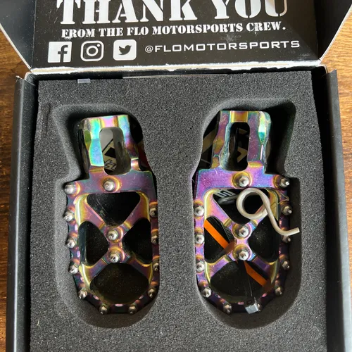 Flo Motorsports MX Pro Series Footpegs