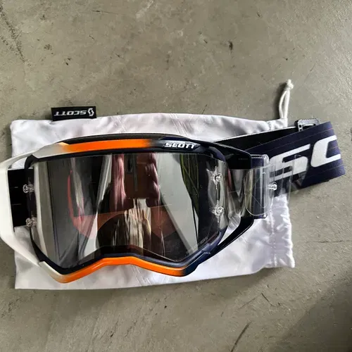 4 Pairs Of Scott Goggles & Case (bundle)