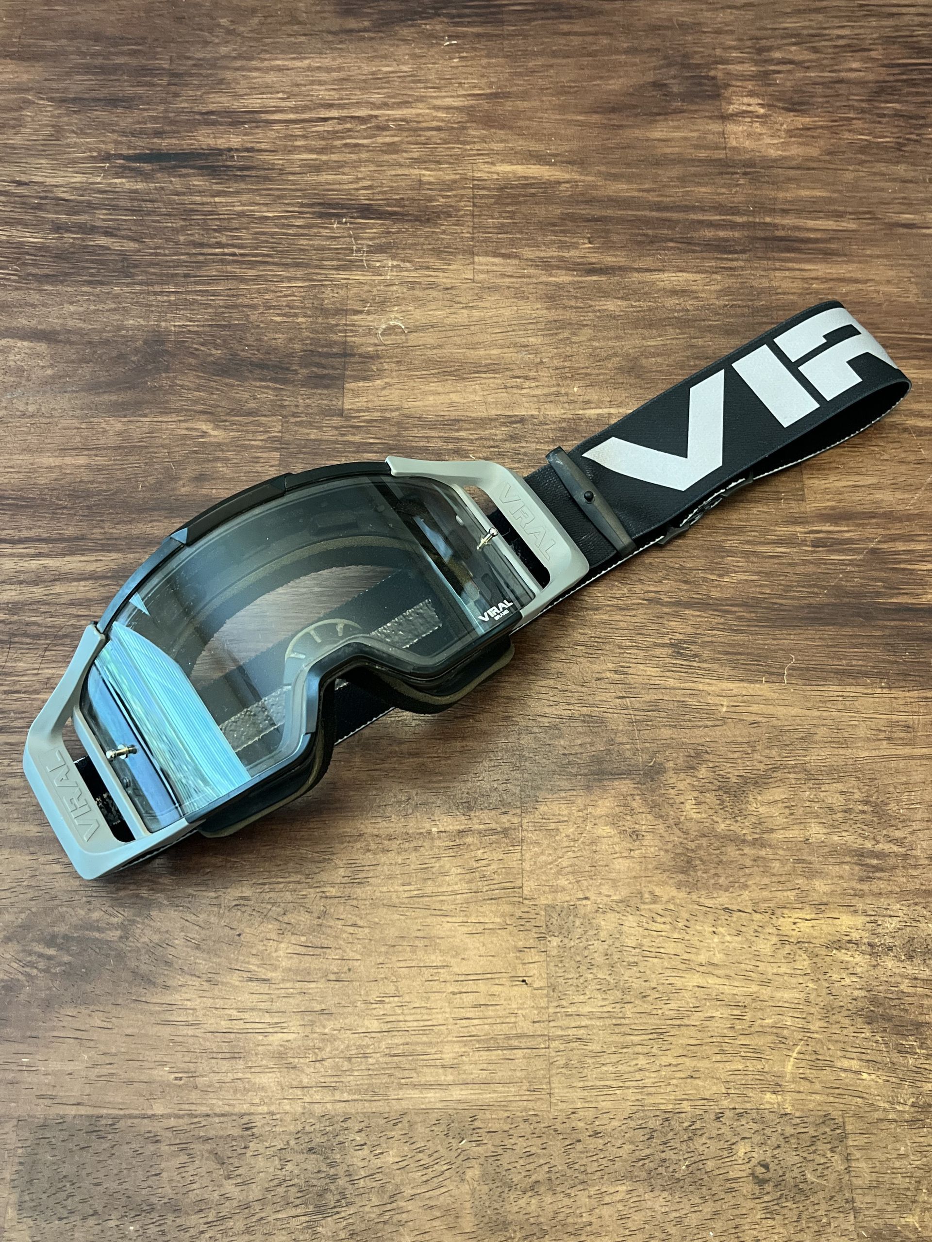 Viral Brand Alpha Signature Plus Series MX Goggle Lot W/ 5 Extra Straps 