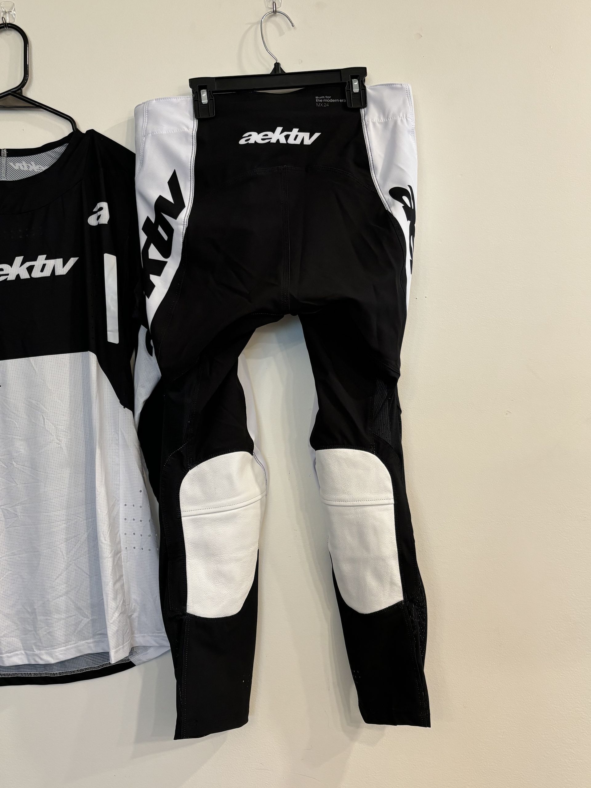 NEW AEKTIV NOVA Black Jersey / Pants / Glove MX Gear Combo - Medium M // 30 