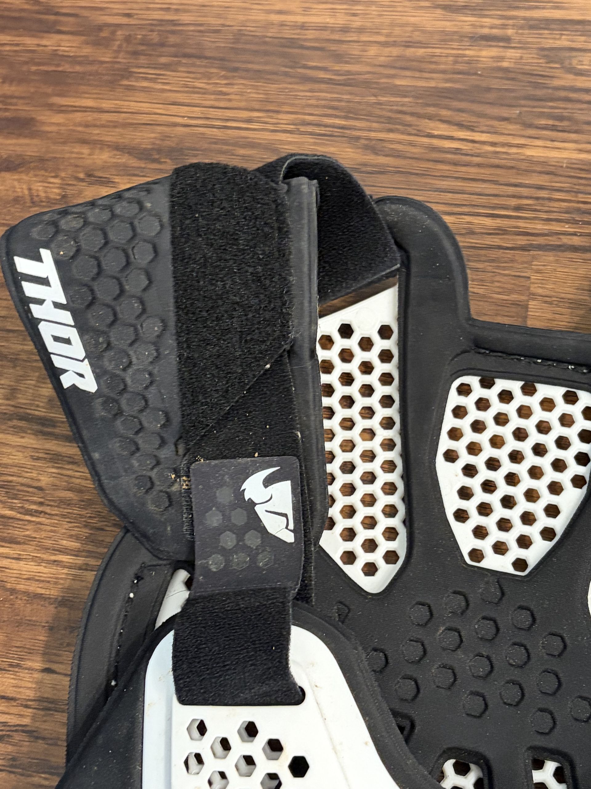 Thor Sentinel Pro Chest Protector Roost Guard Deflector - Medium/Large M/L