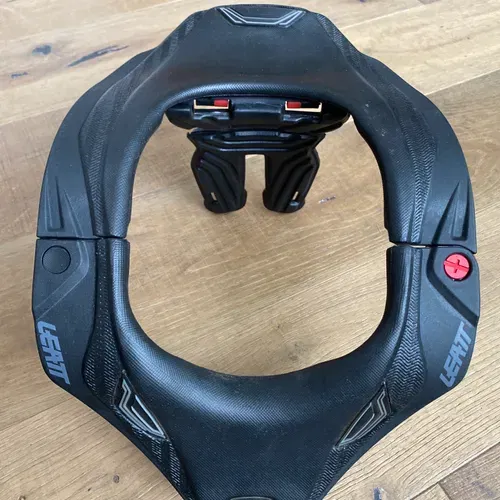 Leatt Neck Brace - Size L/XL - GPX 5.5
