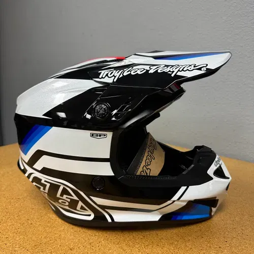 **FREE GLOVES**NEW Troy Lee Designs GP Helmet All Sizes