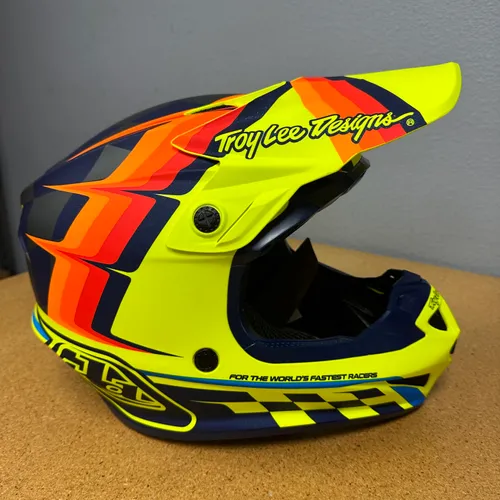 NEW Troy Lee Designs SE4 Helmet Flo Yell/Navy Size Large
