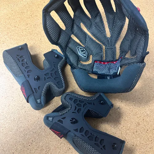 NEW Troy Lee Designs SE5 Helmet Head Liner Cheek Pad Set Med