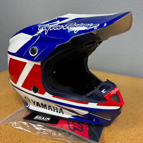 NEW Troy Lee Designs SE4 Composite Yamaha Helmet Size Small 
