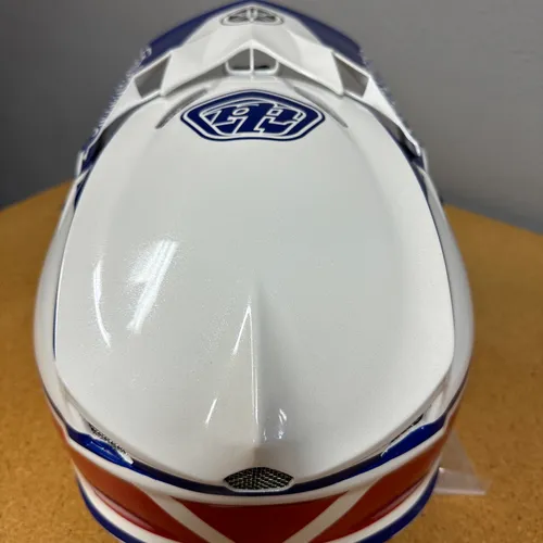 NEW Troy Lee Designs SE4 Composite Yamaha Helmet Size Small 