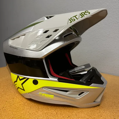 NEW Alpinestars SM5 Helmet Silver/Flo Yellow Sz. Medium 